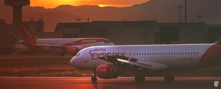 Dos aviones en una de las pistas del Aeropuerto de Son Sant Joan Dos aviones en una de las pistas del Aeropuerto de Son Sant Joan