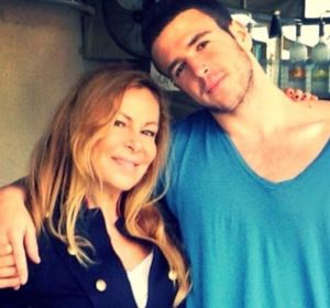 Ana Obregón junto a su hijo Ana Obregón junto a su hijo
