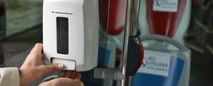 Zaragoza es pionera en la instalación de gel hidroalcohólico en autobuses y tranvía Zaragoza es pionera en la instalación de gel hidroalcohólico en autobuses y tranvía