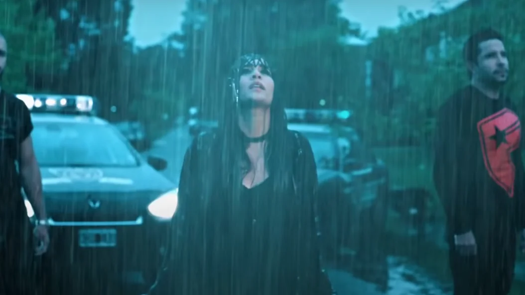 Cali y el Dandee y Aitana en el videoclip de '+' Cali y el Dandee y Aitana en el videoclip de '+'