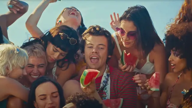 Harry Styles en el vídeo de 'Watermelon Sugar'