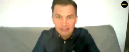 La pillada en directo al ministro de deportes de Rumanía, se le cae cámara y está en calzoncillos La pillada en directo al ministro de deportes de Rumanía, se le cae cámara y está en calzoncillos