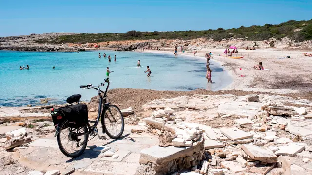 Playa de Binibèquer (Menorca), durante la fase 2