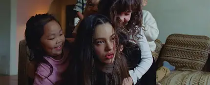 Rosalía en el vídeo de TKN Rosalía en el vídeo de TKN