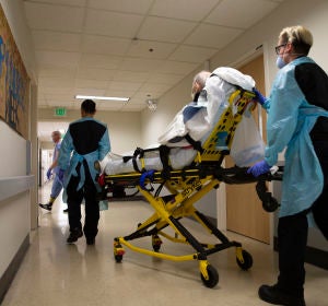 Supera el coronavirus tras dos meses ingresado y le llega una factura de más de un millón de dólares del hospital Supera el coronavirus tras dos meses ingresado y le llega una factura de más de un millón de dólares del hospital