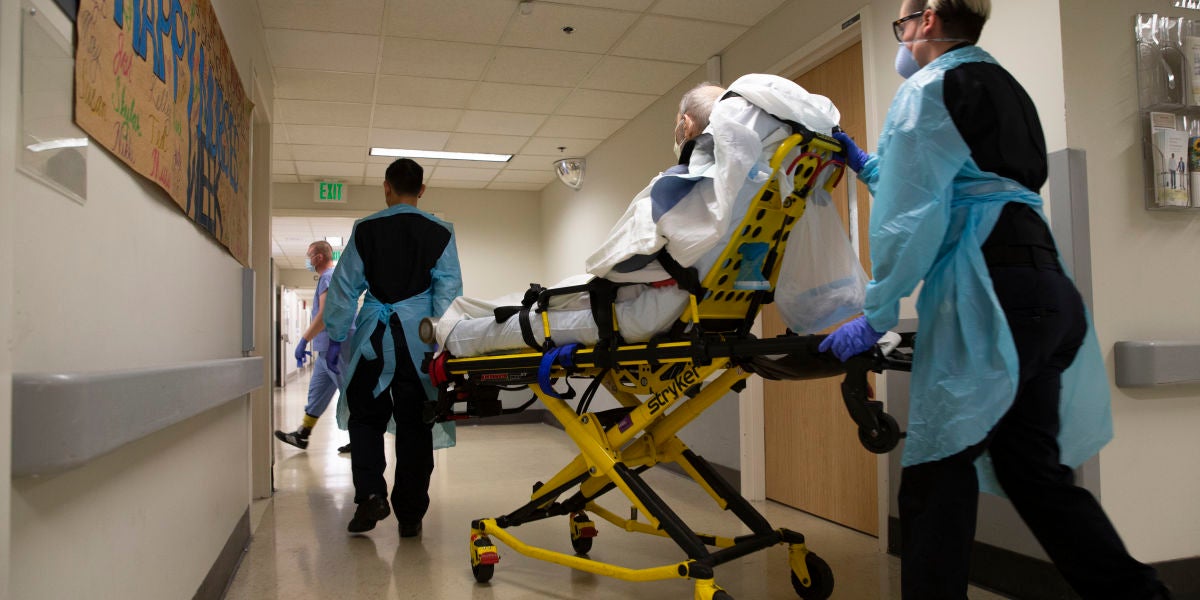 Supera el coronavirus tras dos meses ingresado y le llega una factura de más de un millón de dólares del hospital