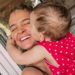 Laura Escanes con su hija Roma Laura Escanes con su hija Roma