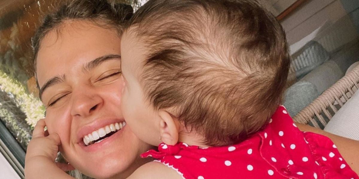 Laura Escanes con su hija Roma