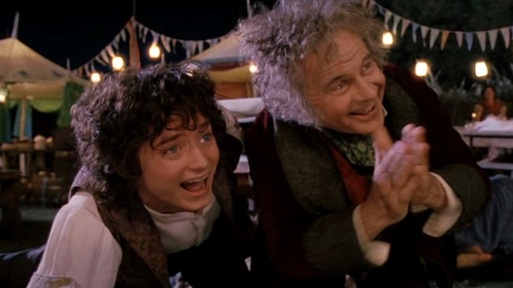 Elijah Wood e Ian Holm como Frodo y Bilbo Bolsón en 'El señor de los anillos'