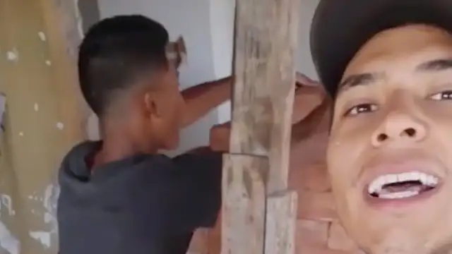 Dos albañiles arrasan en TikTok mostrándonos su día a día en el trabajo
