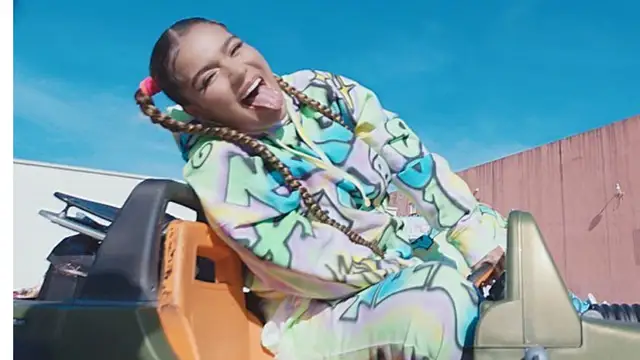Karol G en el videoclip de 'Ay DiOs Mío!"