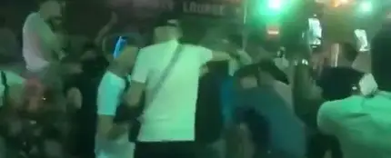 Cientos de jóvenes se juntan en Palma sin respetar las medidas para evitar el contagio de coronavirus Cientos de jóvenes se juntan en Palma sin respetar las medidas para evitar el contagio de coronavirus