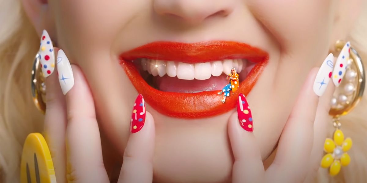Katy Perry en el vídeo de 'Smile'