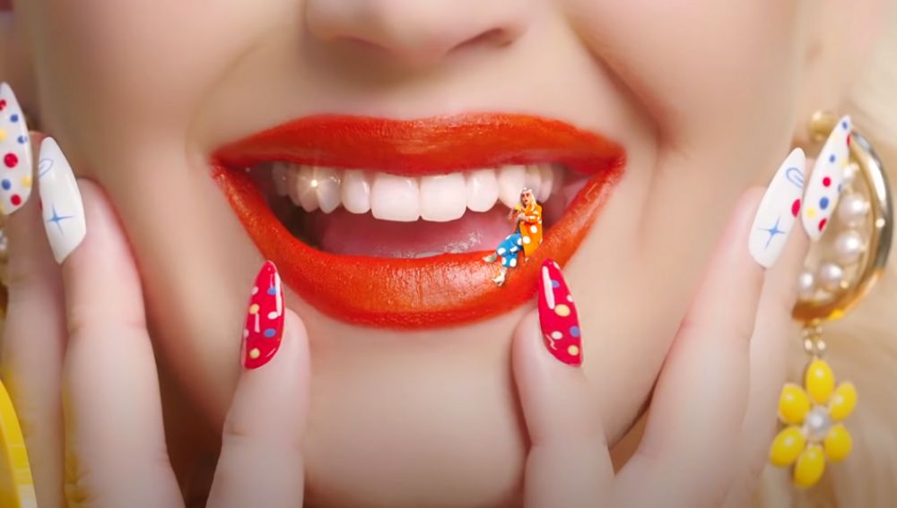 Katy Perry en el vídeo de 'Smile'