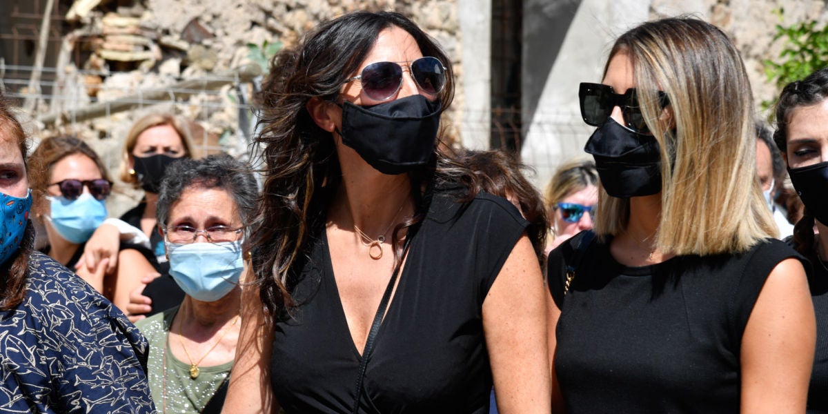 Paz Padilla con su hija Anna Ferrer en el funeral de Antonio Juan Vidal