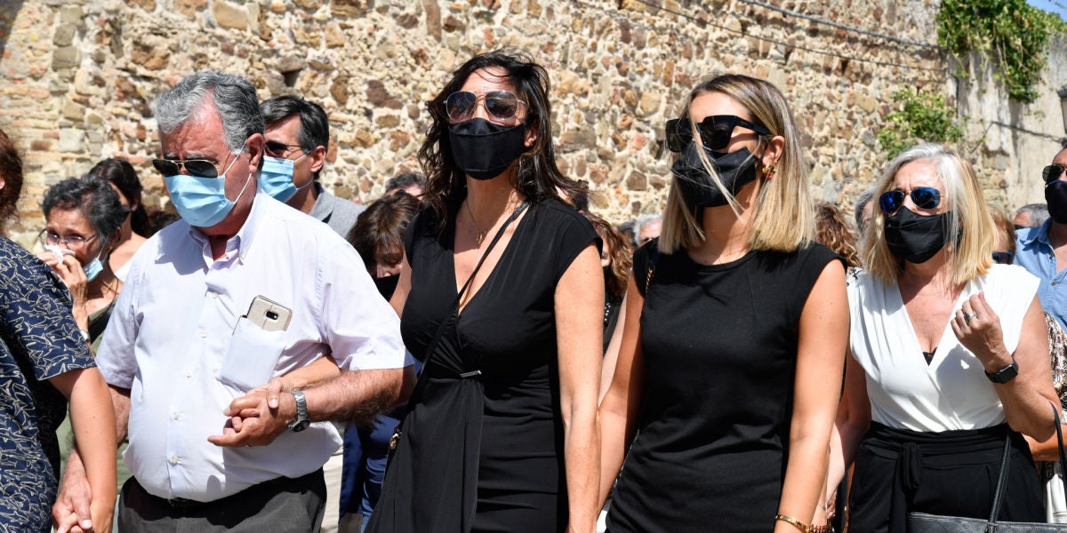 Paz Padilla y Ann Ferrer en el funeral de Antonio Juan Vidal