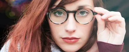 Mujer con gafas Mujer con gafas