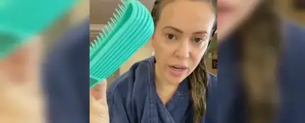 La actriz Alyssa Milano muestra en un vídeo la sorprendente perdida de pelo que le ha causado el coronavirus La actriz Alyssa Milano muestra en un vídeo la sorprendente perdida de pelo que le ha causado el coronavirus