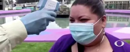 La frase de esta mujer mientras le toman la temperatura se ha vuelto viral La frase de esta mujer mientras le toman la temperatura se ha vuelto viral