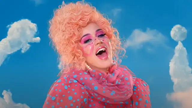 Katy Perry en el vídeo de 'Smile'