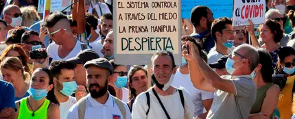 Asistentes a la manifestación en la Plaza de Colón Asistentes a la manifestación en la Plaza de Colón