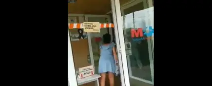 Una mujer increpa al personal sanitario de un centro en Madrid Una mujer increpa al personal sanitario de un centro en Madrid