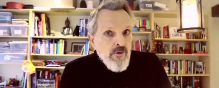 Miguel Bosé reaparece en un vídeo en el que asegura que "el bicho existe" Miguel Bosé reaparece en un vídeo en el que asegura que "el bicho existe"