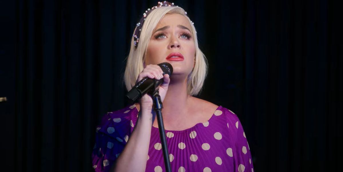 Katy Perry en el vídeo de 'What Makes A Woman'