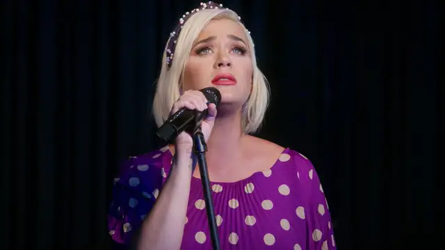 Katy Perry en el vídeo de 'What Makes A Woman'