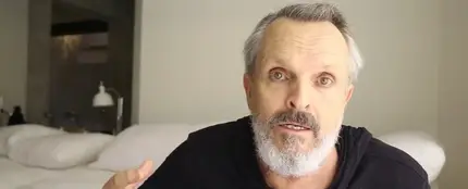 El cantante Miguel Bosé en un vídeo en el que habla sobre el uso de mascarillas. El cantante Miguel Bosé en un vídeo en el que habla sobre el uso de mascarillas.