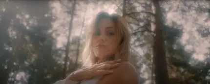 Jennifer Rojo en el vídeo de 'No Eres Tú' Jennifer Rojo en el vídeo de 'No Eres Tú'