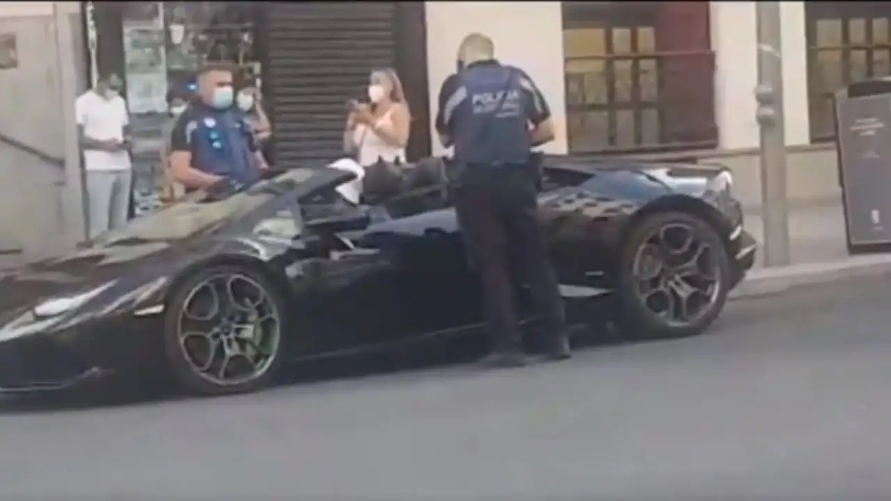El hombre detenido en la Gran Vía cuando simulaba ser Batman El hombre detenido en la Gran Vía cuando simulaba ser Batman