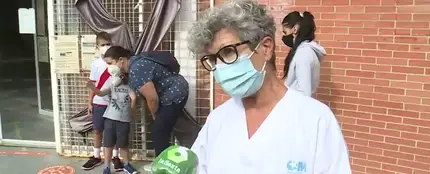 La denuncia de Flora, enfermera en Vallecas: "¿Quién no teletrabaja?, ¿quiénes viven seis en 45 metros cuadrados? La clase obrera" La denuncia de Flora, enfermera en Vallecas: "¿Quién no teletrabaja?, ¿quiénes viven seis en 45 metros cuadrados? La clase obrera"