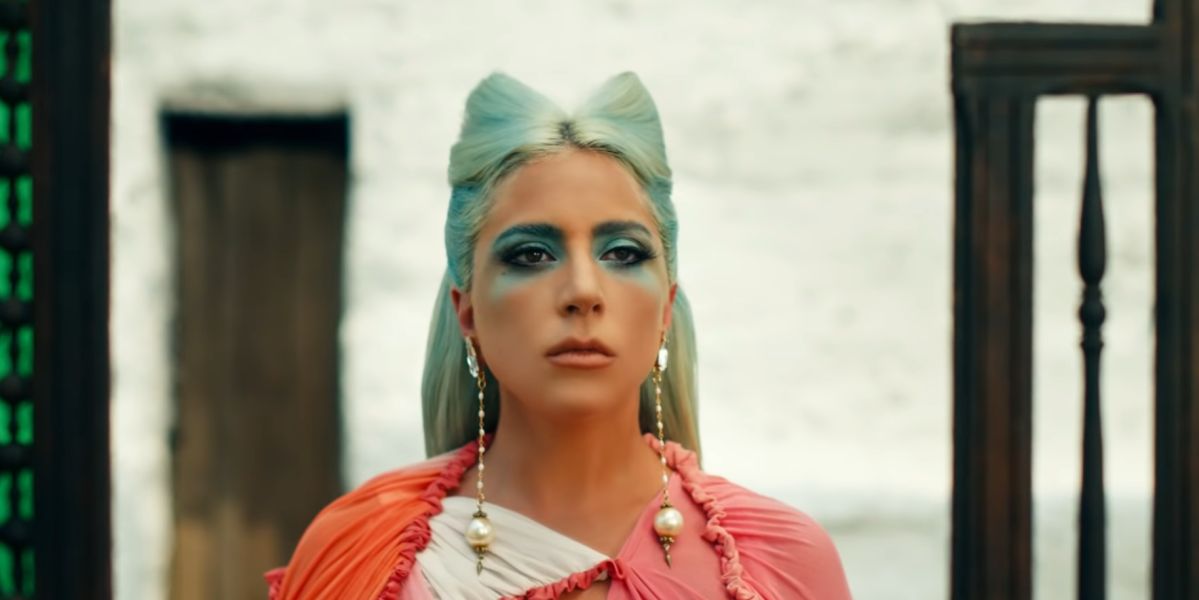 Lady Gaga en el videoclip de '911'