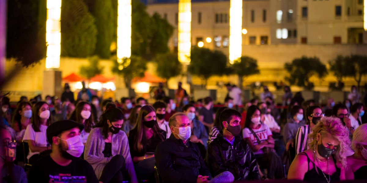 Público en el Escenario Europa FM de La Mercè 2020