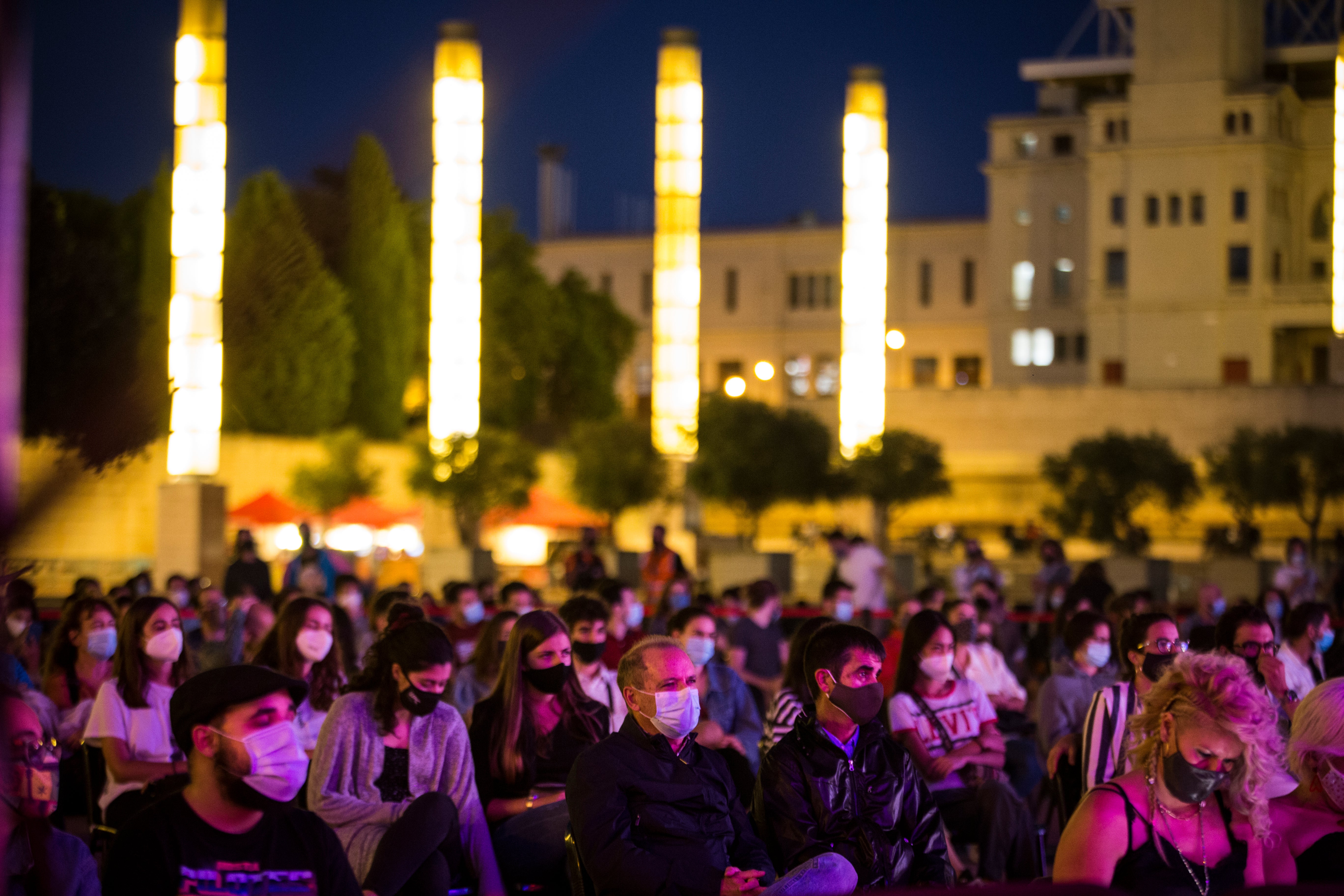 Público en el Escenario Europa FM de La Mercè 2020