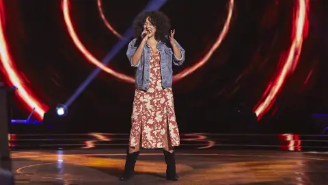 Carla Sánchez, potencia y rabia con ‘Black Velvet’ en las Audiciones a ciegas de ‘La Voz’ Carla Sánchez, potencia y rabia con ‘Black Velvet’ en las Audiciones a ciegas de ‘La Voz’