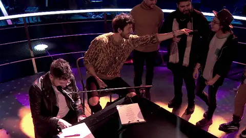 Pablo López y Sebastián Yatra cantan 'Un año' junto a los talents de su equipo Pablo López y Sebastián Yatra cantan 'Un año' junto a los talents de su equipo