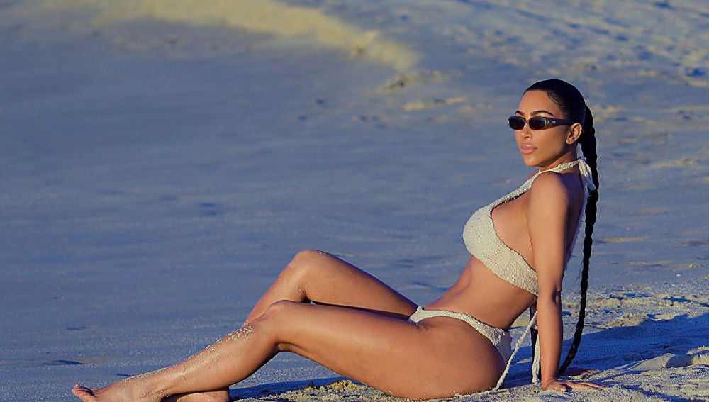 Kim Kardashian en la playa