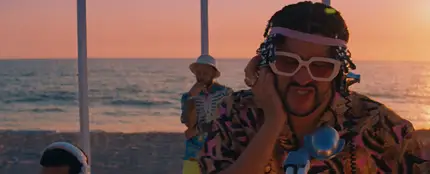 Bad Bunny en el videoclip de 'Dákiti' Bad Bunny en el videoclip de 'Dákiti'