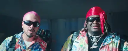 J Balvin y Sech en el videoclip de 'La Luz' J Balvin y Sech en el videoclip de 'La Luz'