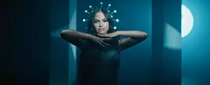 Natti Natasha en el videoclip de 'Diosa' de Myke Towers y Anuel AA Natti Natasha en el videoclip de 'Diosa' de Myke Towers y Anuel AA