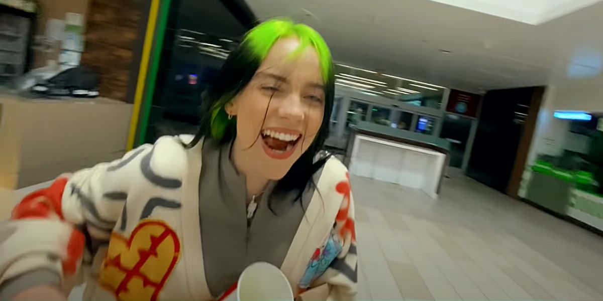 Billie EIlish en el vídeo de 'Therefore I Am'