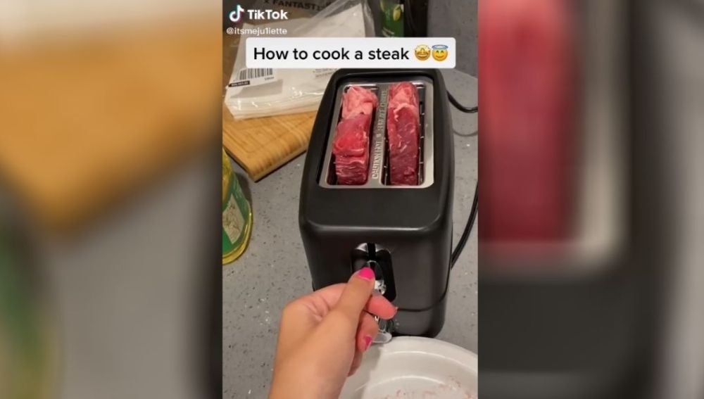 El vídeo viral que muestra cómo cocinar carne en la tostadora