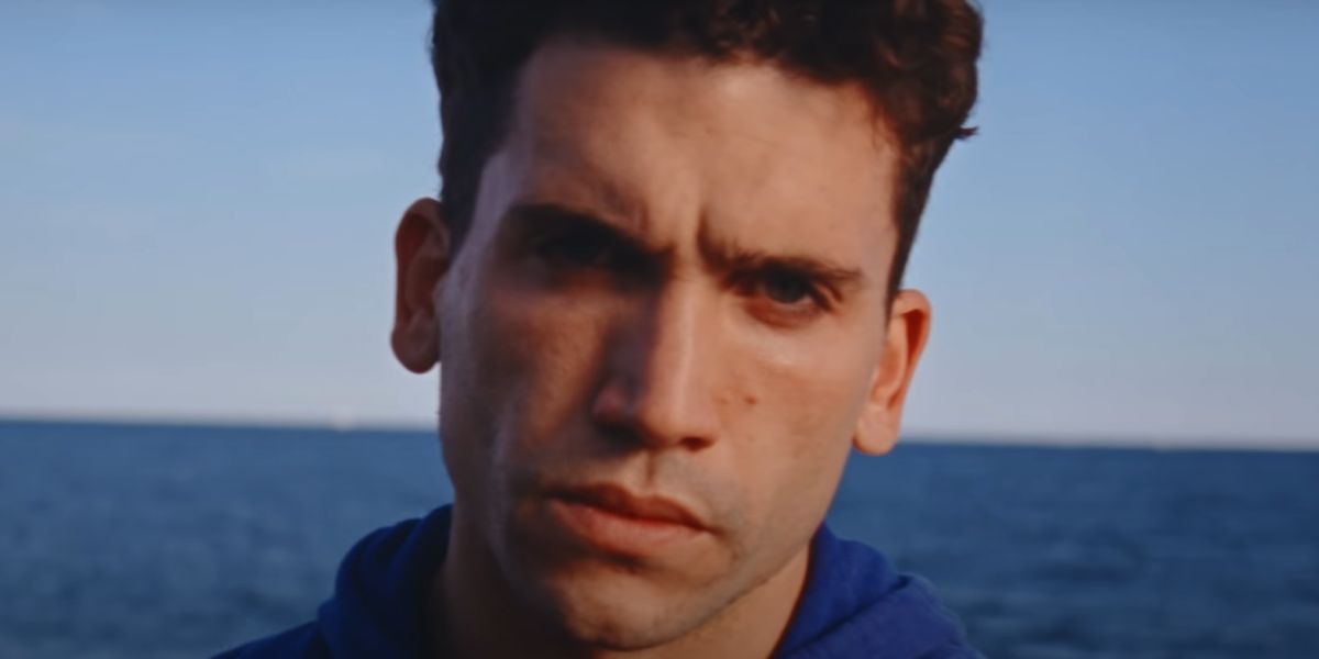 Jaime Lorente en el videoclip de 'Corazón'