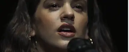 Rosalía interpreta 'Que no salga la luna' en 'Nueve Sevillas' Rosalía interpreta 'Que no salga la luna' en 'Nueve Sevillas'