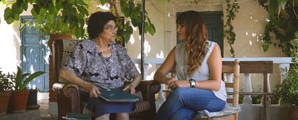 Rozalén y su abuela Ángeles en el documental &#39;Amor Prohibido&#39;