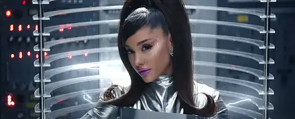 Ariana Grande en el vídeo de '34+35' Ariana Grande en el vídeo de '34+35'