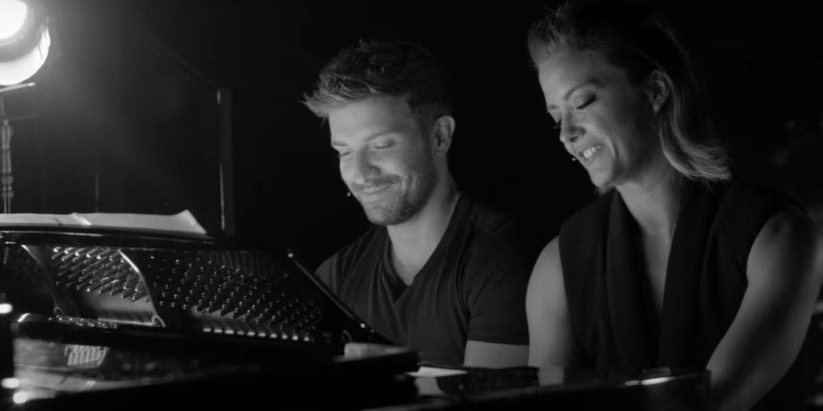Pablo Alborán junto con María Casado para la serie documental 'Escena en Blanco y Negro'
