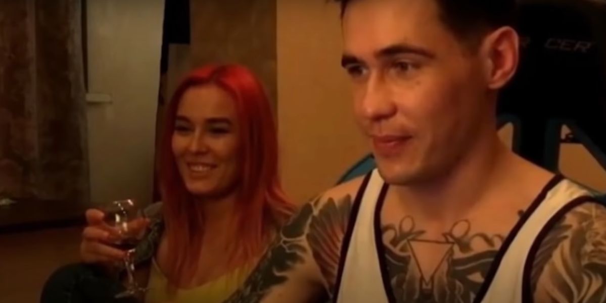 El youtuber ruso Stanislav Reshétnikov y su novia